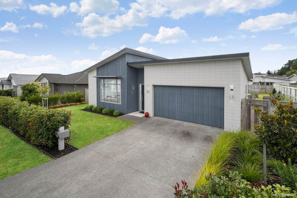 7 Mahutonga Avenue, Beachlands, Auckland - Carousel 1