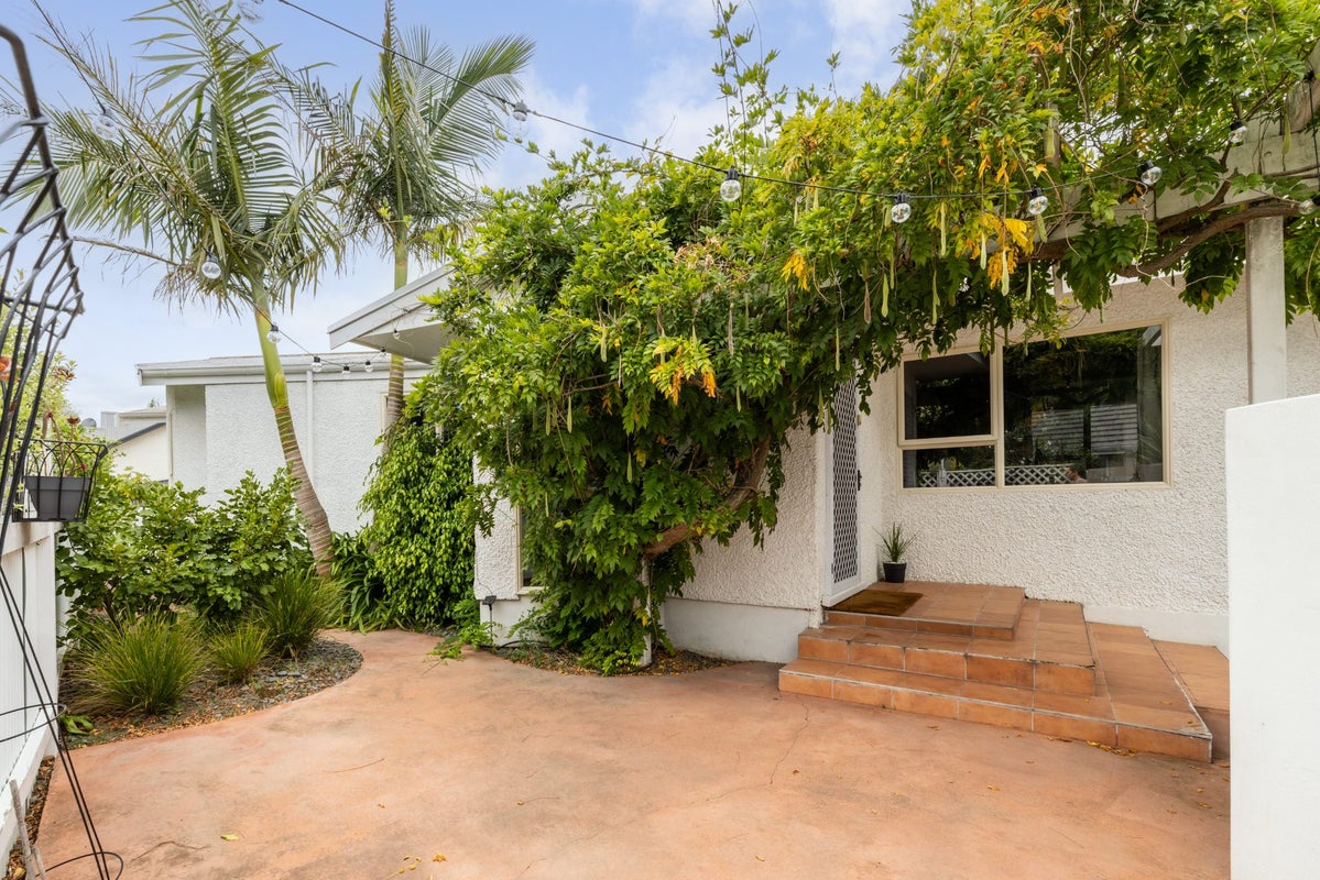 3 Cambridge Terrace, Taradale, Napier - Carousel 15