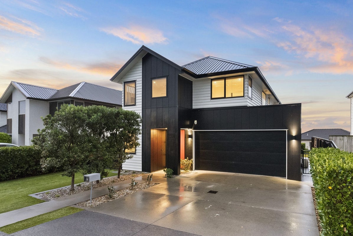 14 Thistle Close, Beachlands, Auckland - Carousel 1