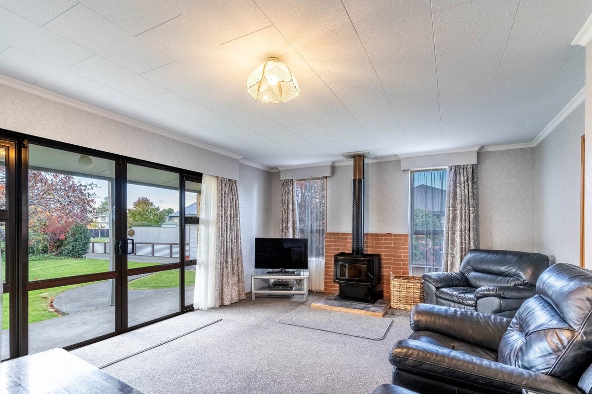 21 Waterford Drive, Winton, Winton - Carousel 2