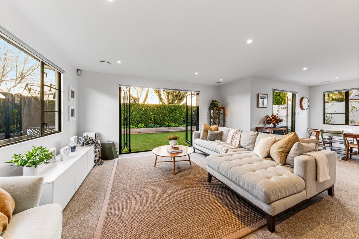 49A Dignan Street, Point Chevalier, Auckland - Carousel 1