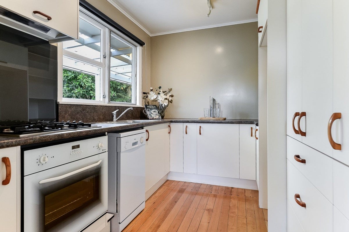 12 Carlyle Avenue, Chartwell, Hamilton - Carousel 2