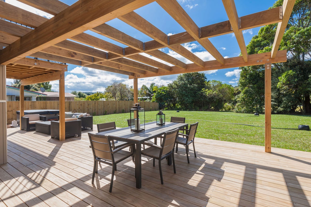 40 Nikau Road, Oneroa, Waiheke Island - Carousel 1