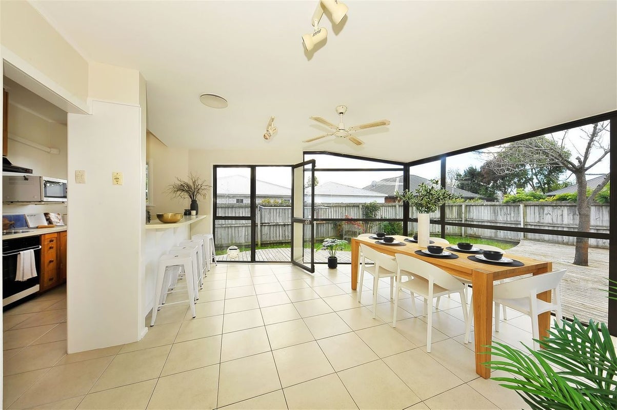 1/9 Ngaio Street, Saint Martins, Christchurch - Carousel 2