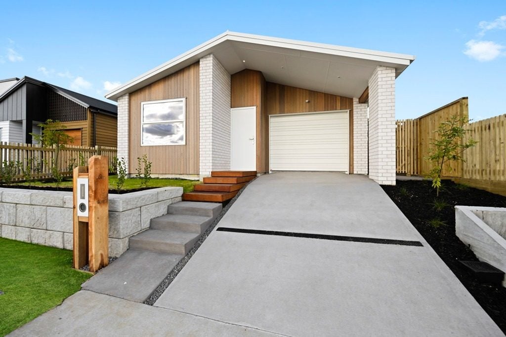 21 Halo Green, Peacocke, Hamilton - Carousel 1