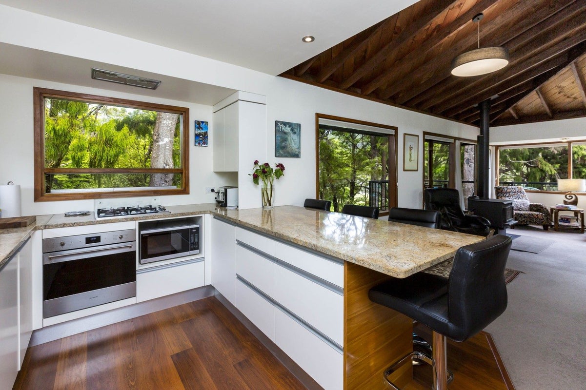 24 Freemans Way, Pinehaven, Upper Hutt - Carousel 2