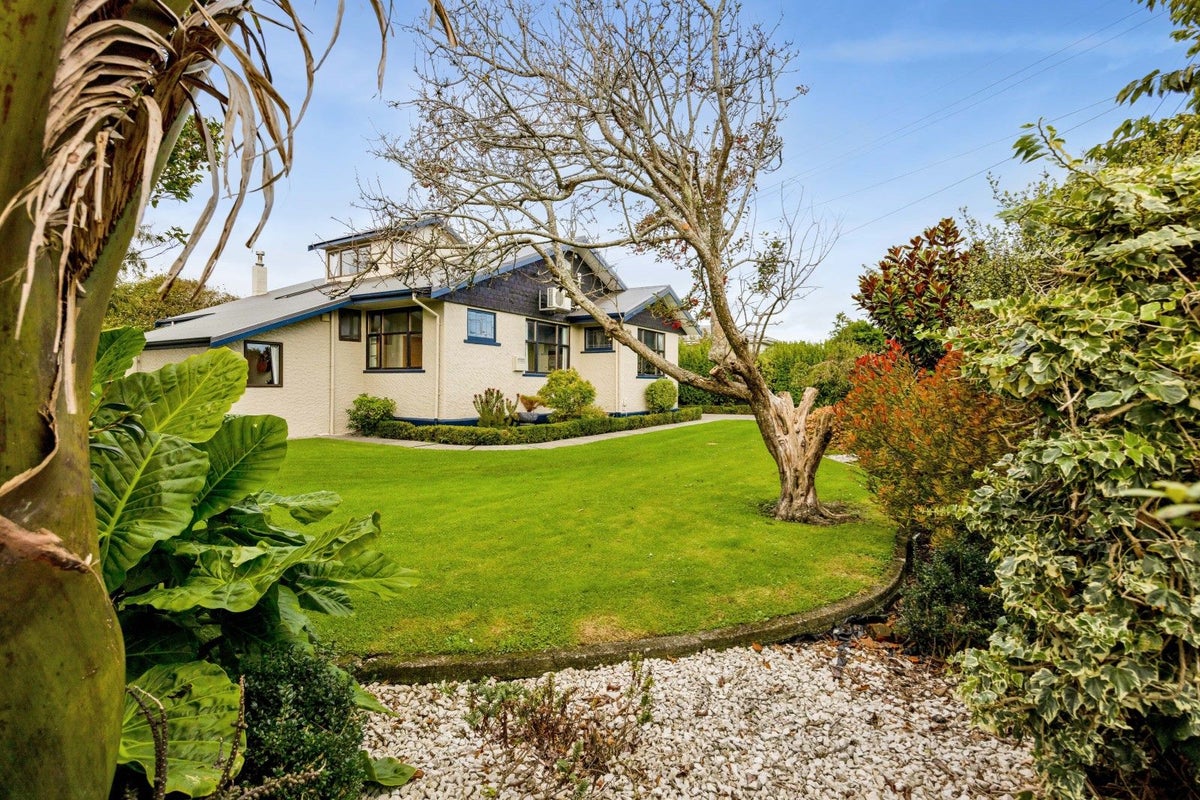 6 Egmont Street, Normanby, Hawera - Carousel 1