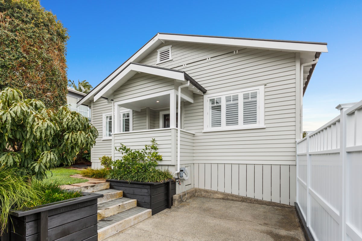 1/12 Mahara Avenue, Birkenhead, Auckland - Carousel 2