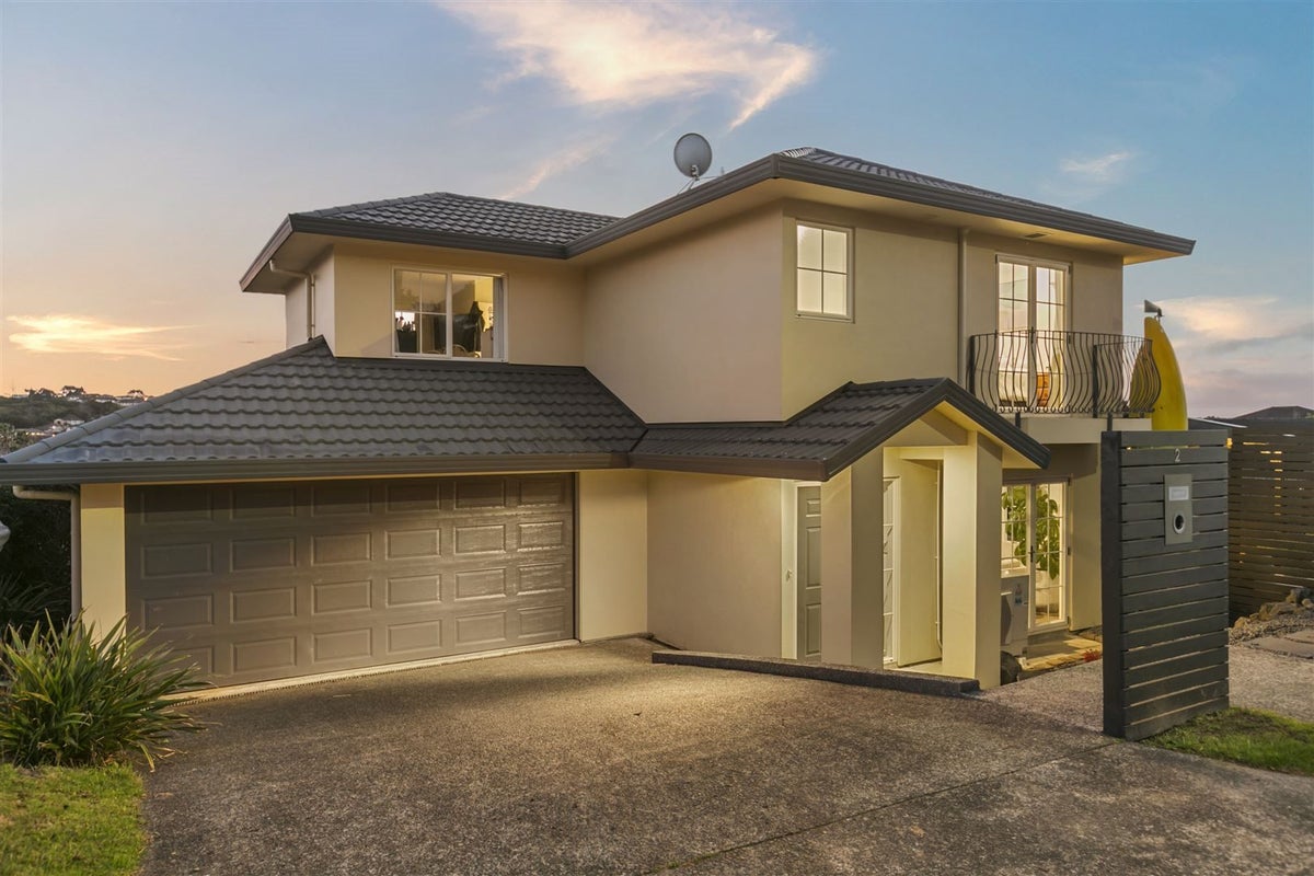2 Castleview Lane, Henderson, Auckland - Carousel 1