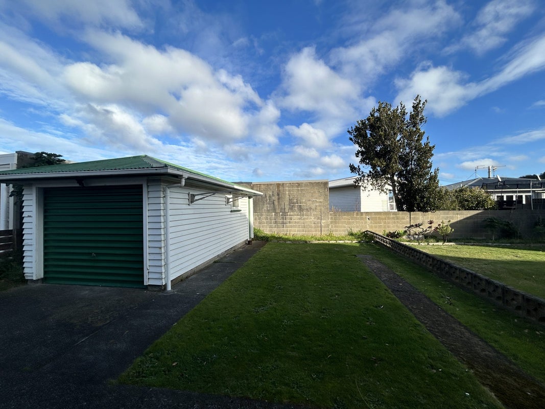 28 Camperdown Road, Miramar, Wellington - Carousel 14