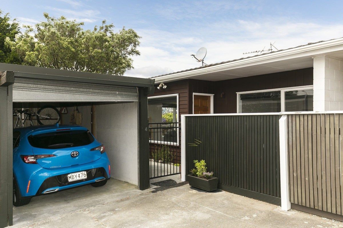 4/137 Karori Road, Karori, Wellington - Carousel 1