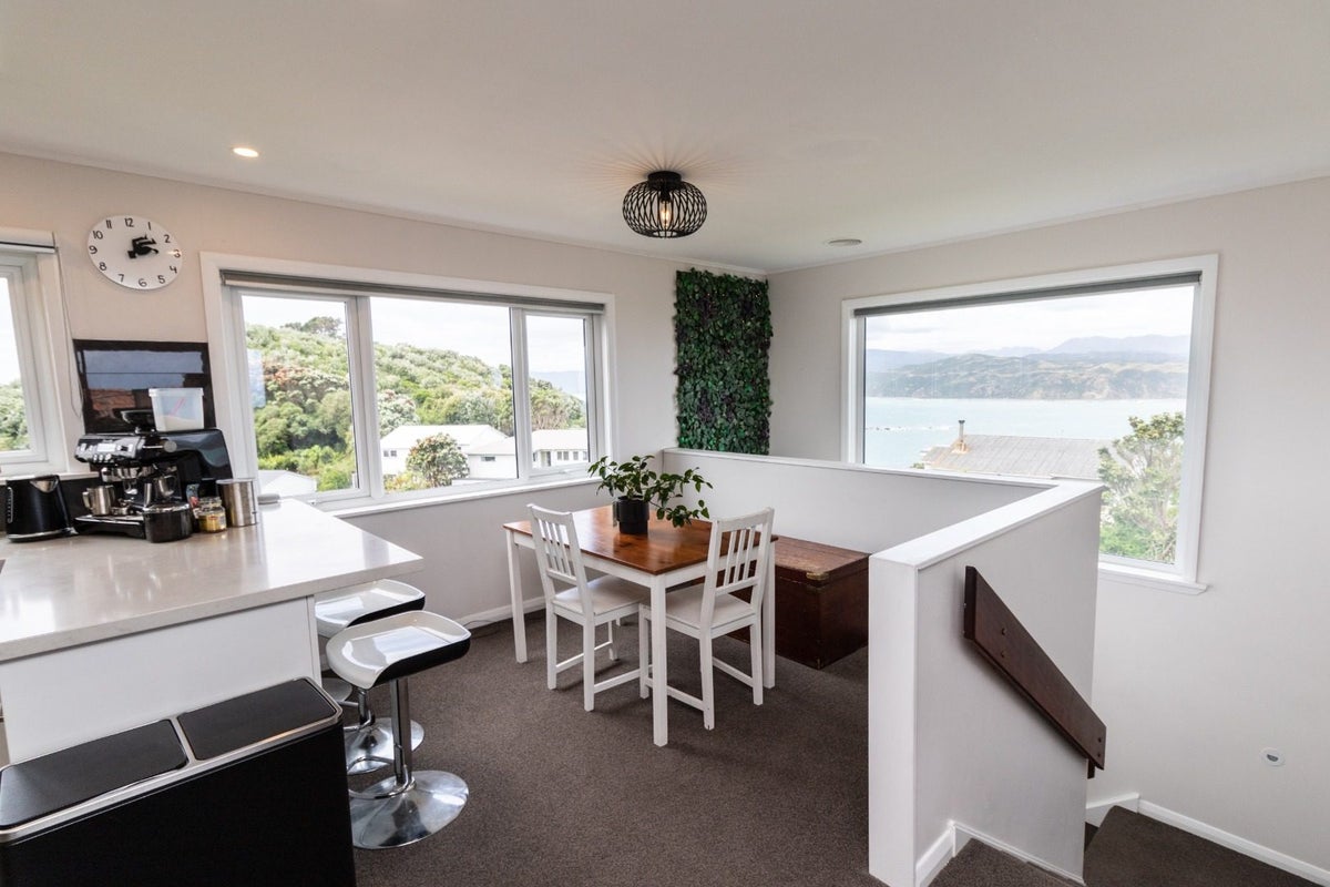8 Bowes Crescent, Strathmore Park, Wellington - Carousel 1