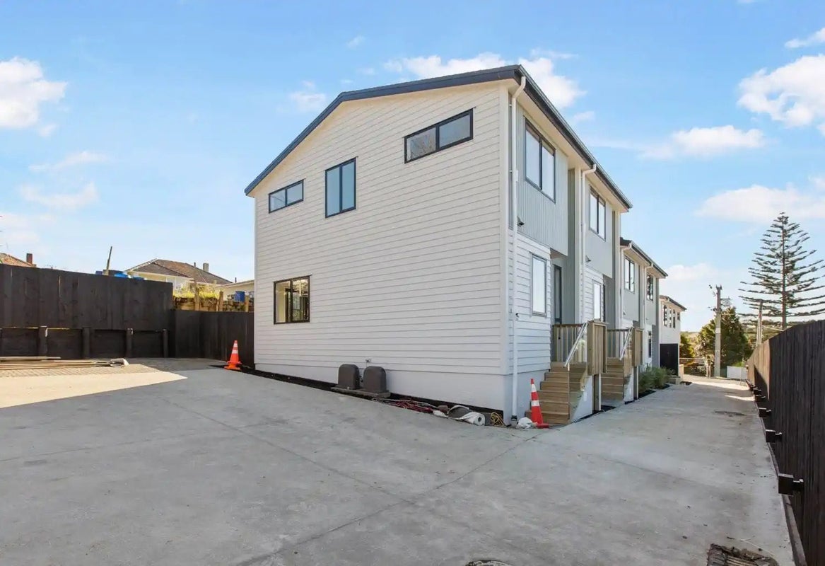 24E Lincoln Park Avenue, Massey, Auckland - Carousel 1