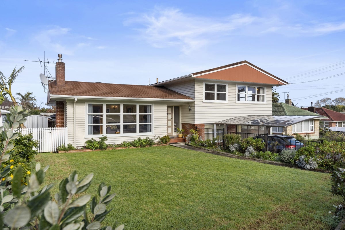 14 Britton Avenue, Mount Roskill, Auckland - Carousel 2