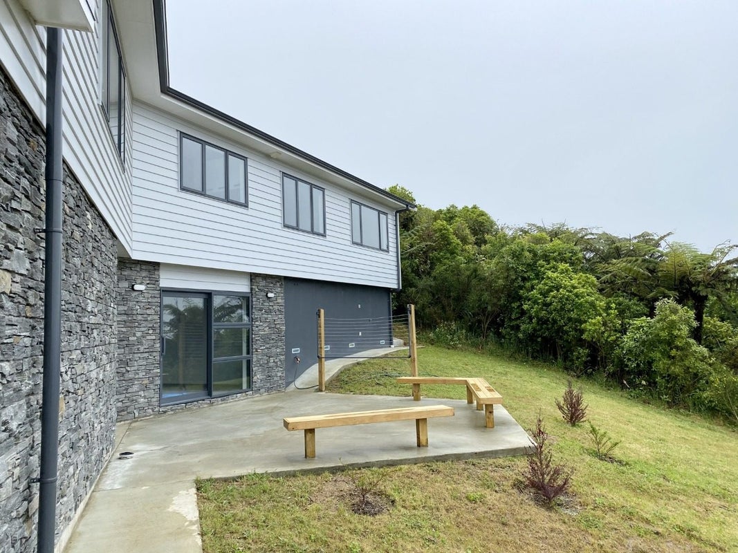 8 Benhar Close, Kelson, Lower Hutt - Carousel 18