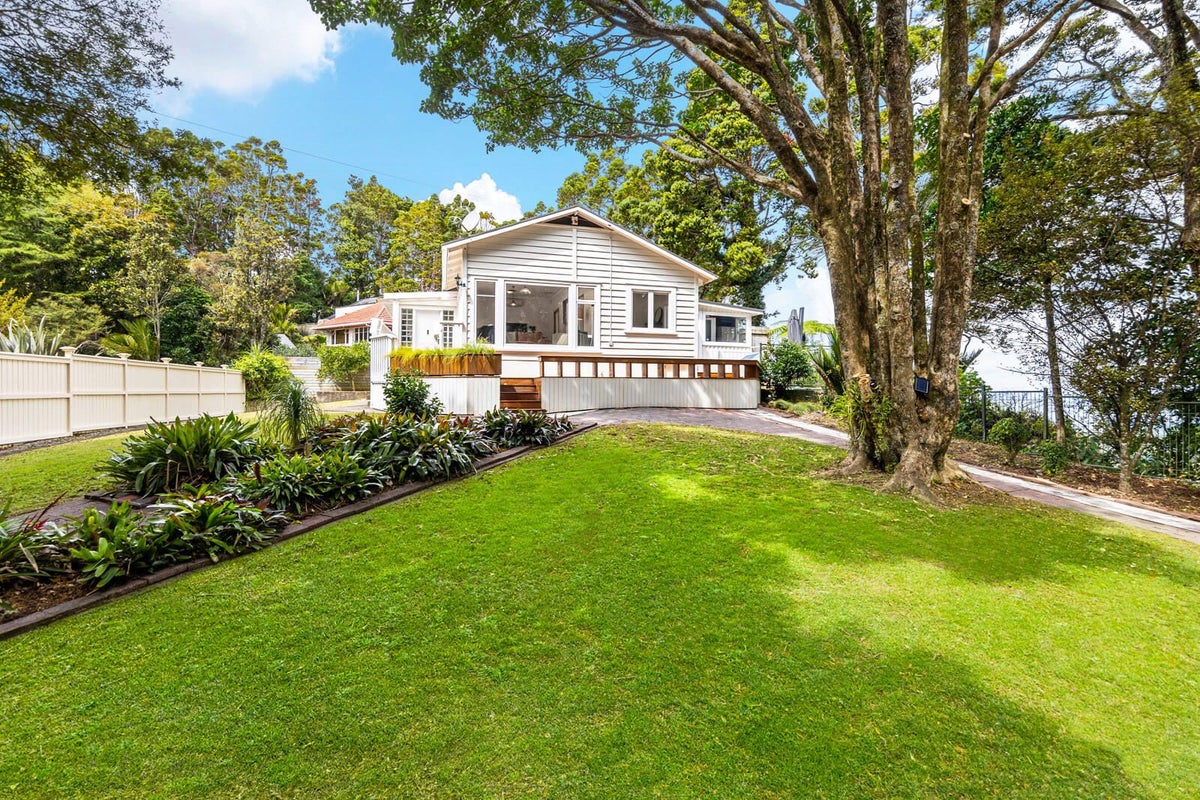 114 Scenic Drive, Titirangi, Auckland - Carousel 2