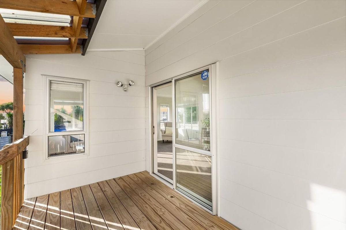 26 Hinerau Street, Henderson, Auckland - Carousel 2