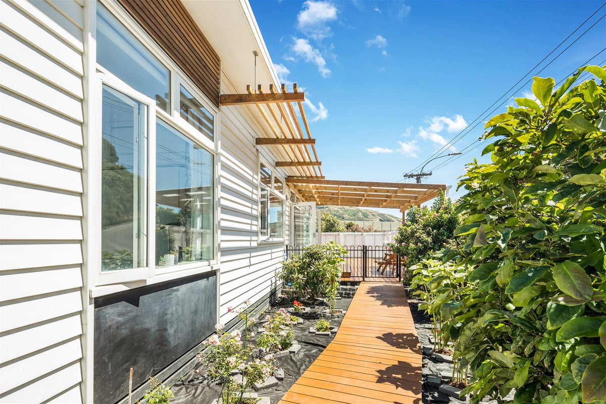 38A Collins Avenue, Tawa, Wellington - Carousel 14