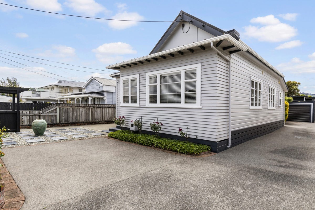 7 Manchester Street, Petone, Lower Hutt - Carousel 1