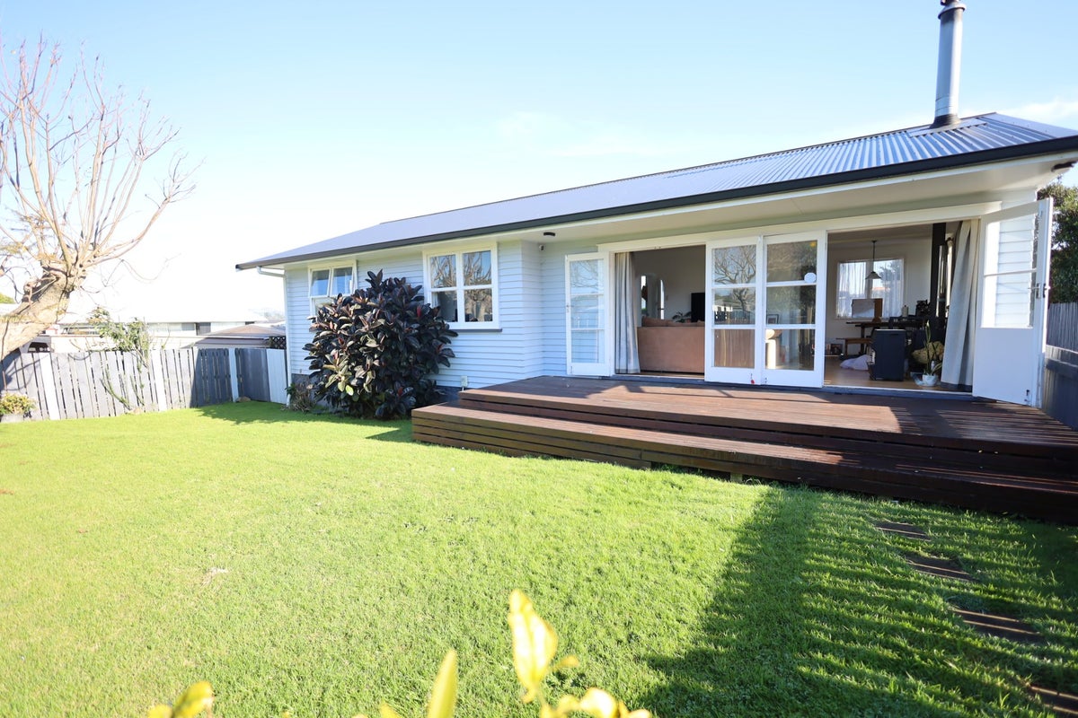 21B Linton Crescent, Matua, Tauranga - Carousel 1