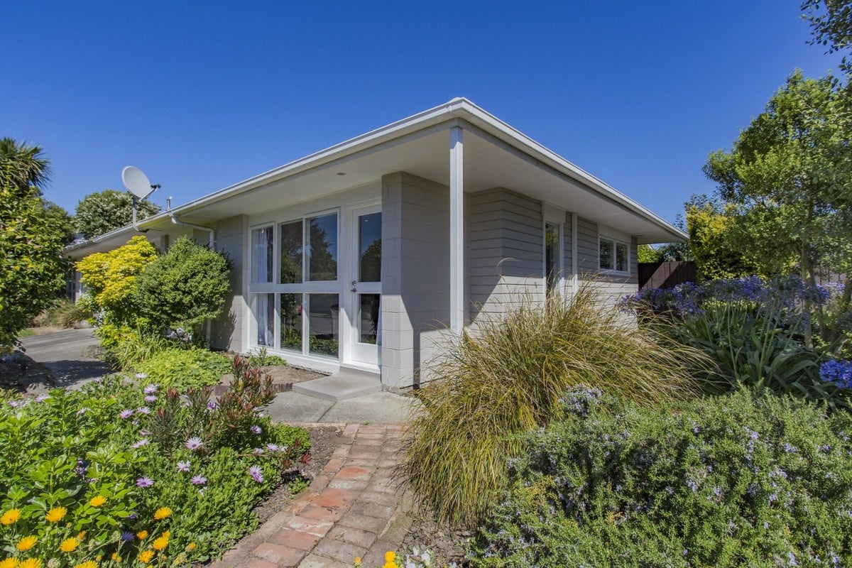 2/5 Sarabande Avenue, Redwood, Christchurch - Carousel 2