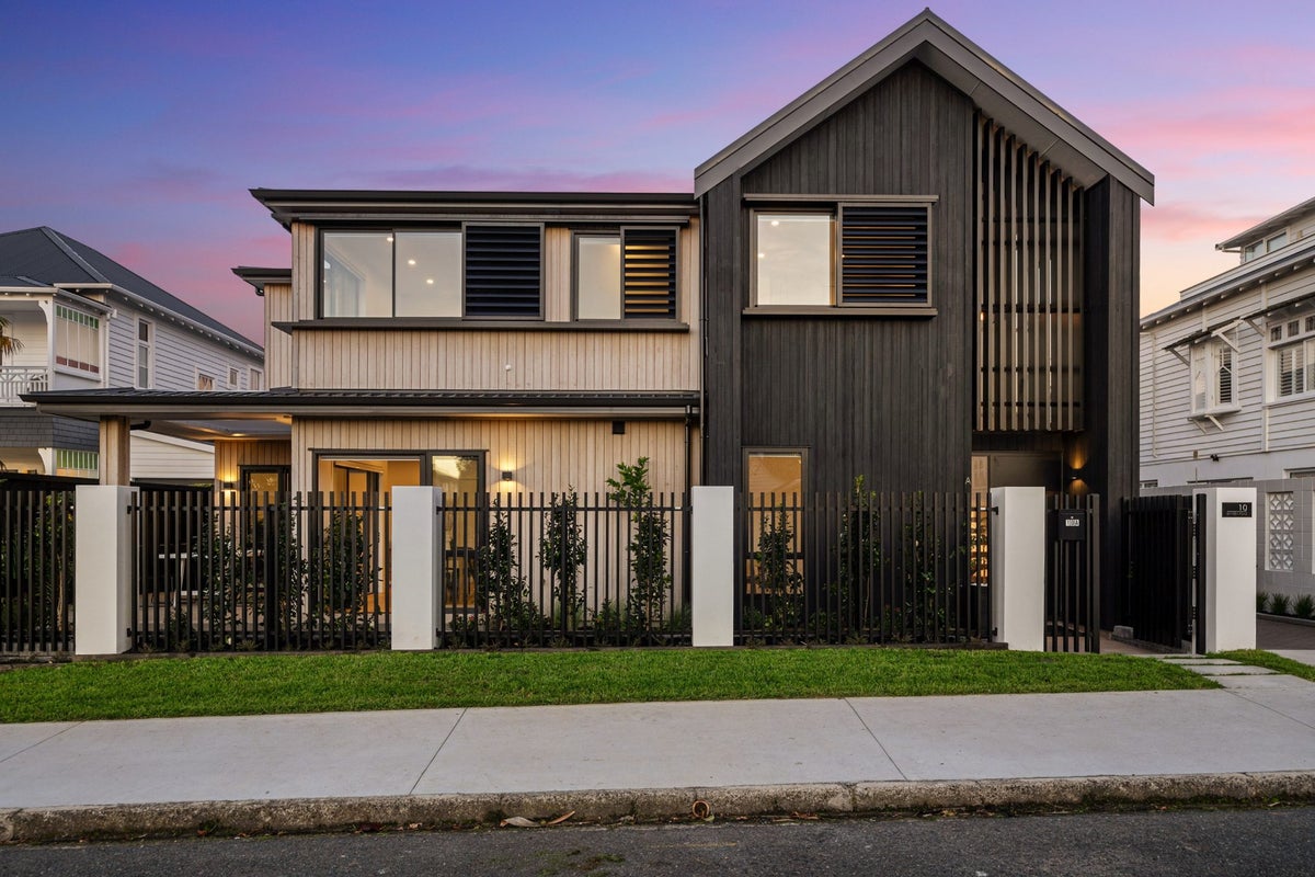 10A Bayview Road, Bayview, Auckland - Carousel 1