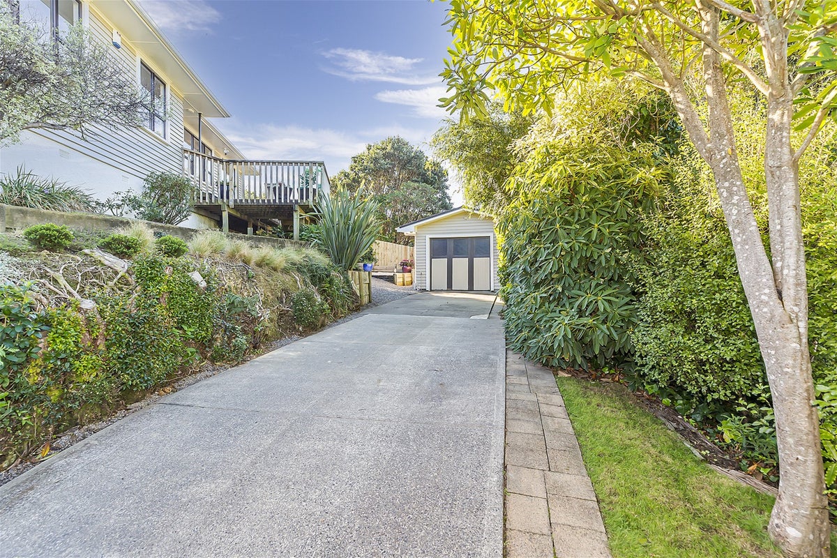 4 Hampton Hill Road, Tawa, Wellington - Carousel 20