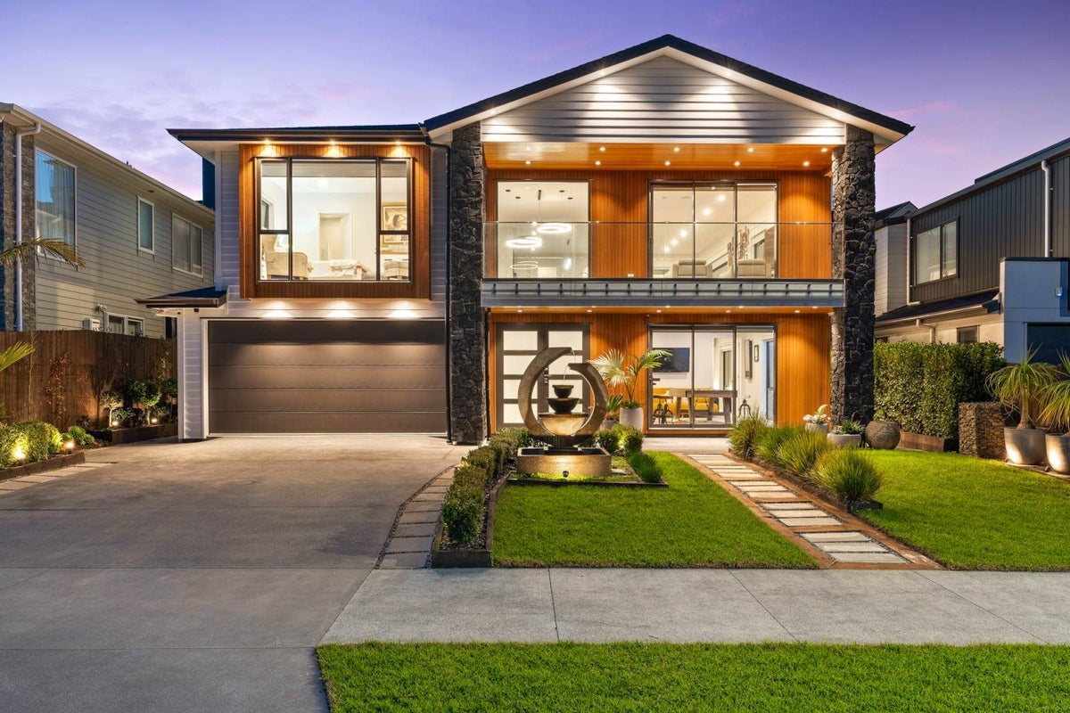 122 Arran Point Parade, Orewa, Rodney, Auckland - Carousel 1