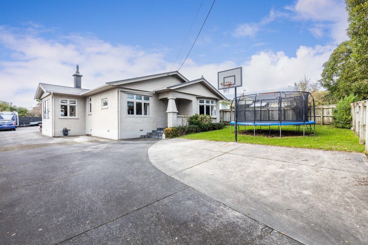 9 Peace Avenue, Moturoa, New Plymouth - Carousel 2