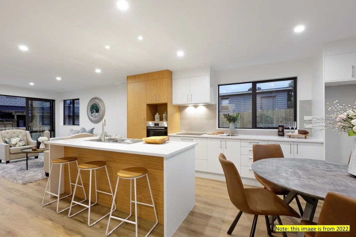 14/25 Vodanovich Road, Te Atatu South, Auckland - Carousel 2