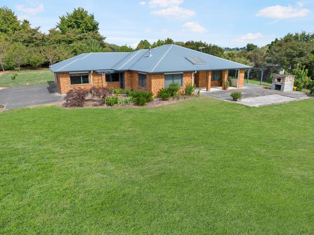 10 Molly Lane, Te Awamutu, Te Awamutu - Carousel 1