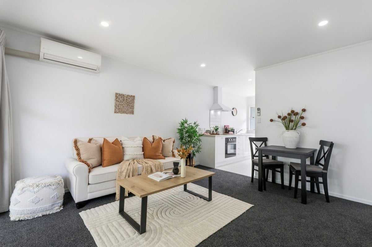 2/30 Gobray Crescent, Mount Maunganui, Mount Maunganui - Carousel 2
