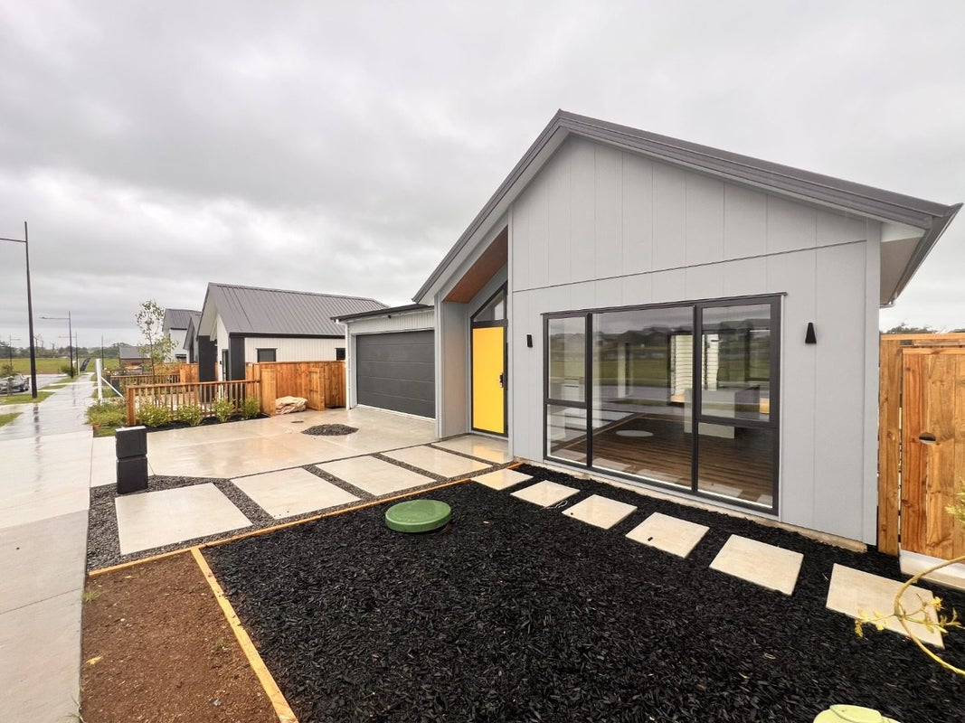 10 Kobe Street, Karaka, Papakura - Carousel 17