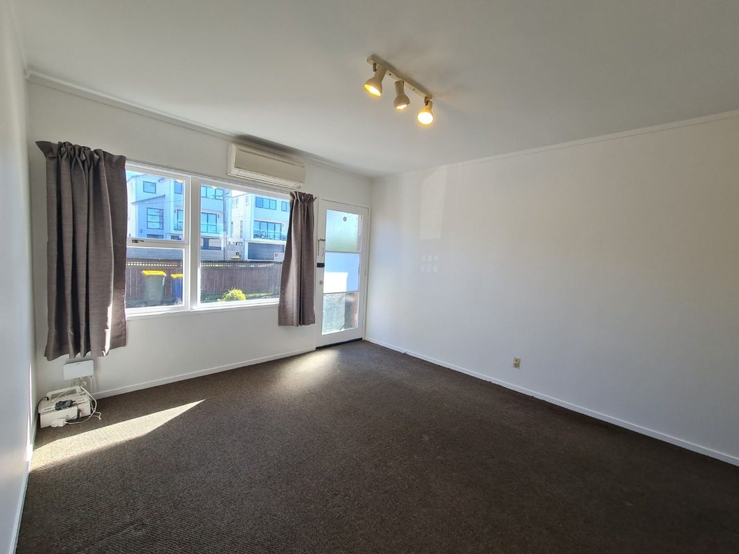 7/27 Nikau Street, New Lynn, Auckland - Carousel 2