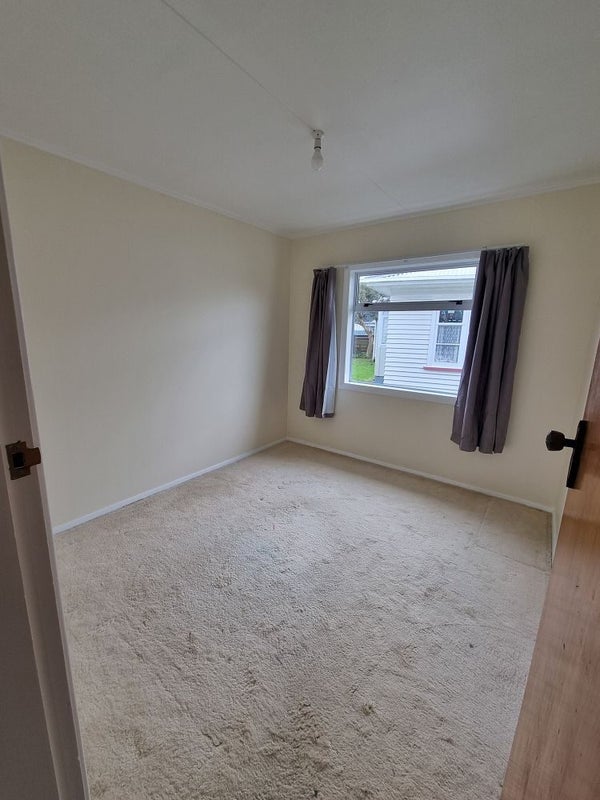 18 Heath Street, Wainuiomata, Lower Hutt - Carousel 9
