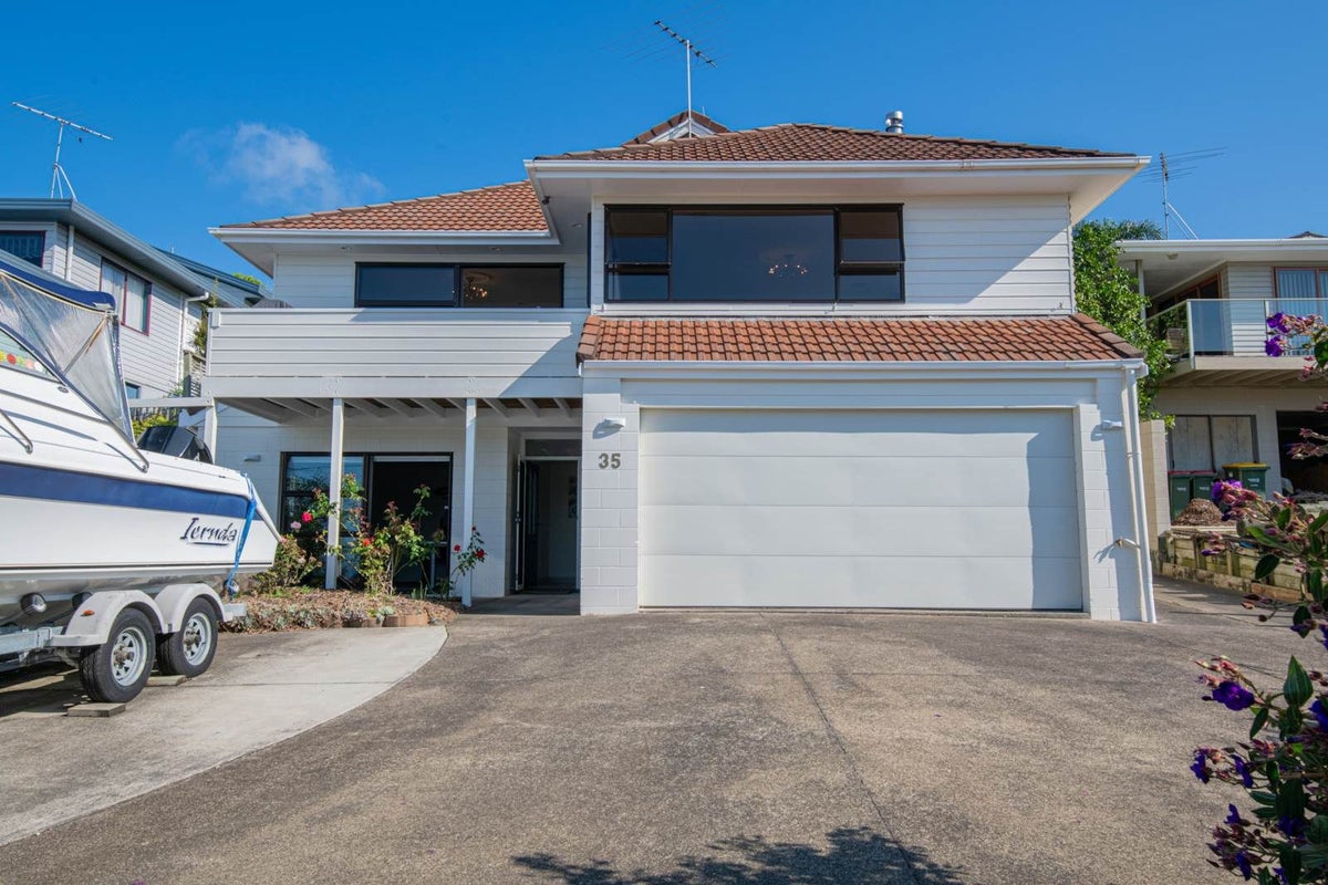 35 Surf Road, Stanmore Bay, Whangaparaoa - Carousel 1
