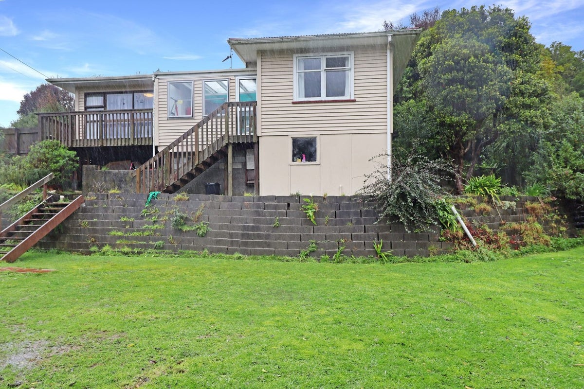 182 Park Road, Belmont, Lower Hutt - Carousel 1