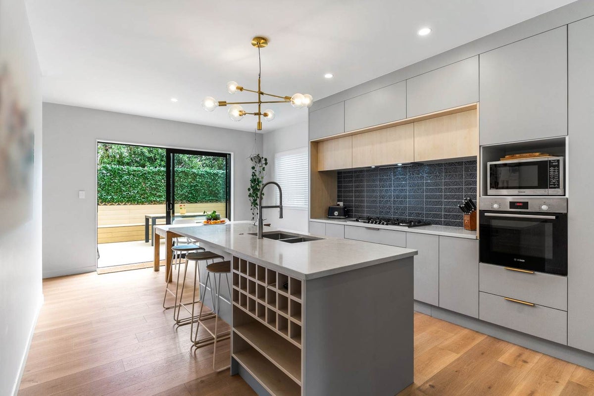 261B Glenfield Road, Hillcrest, North Shore City, Auckland - Carousel 2