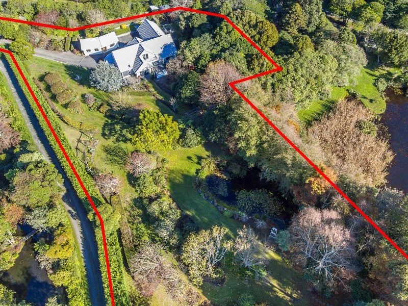 39 Manu Grove, Waikanae - Carousel 2