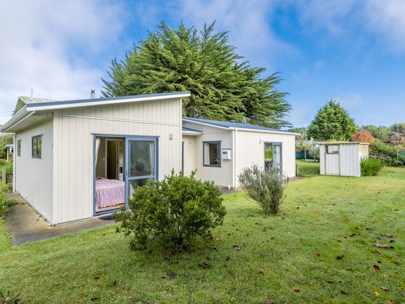 10 Arthur Street, Waikawa Beach, Manakau - Carousel 1
