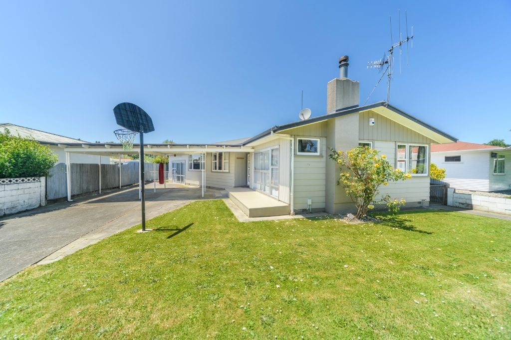 138 Ruamahanga Crescent, Terrace End, Palmerston North - Carousel 2