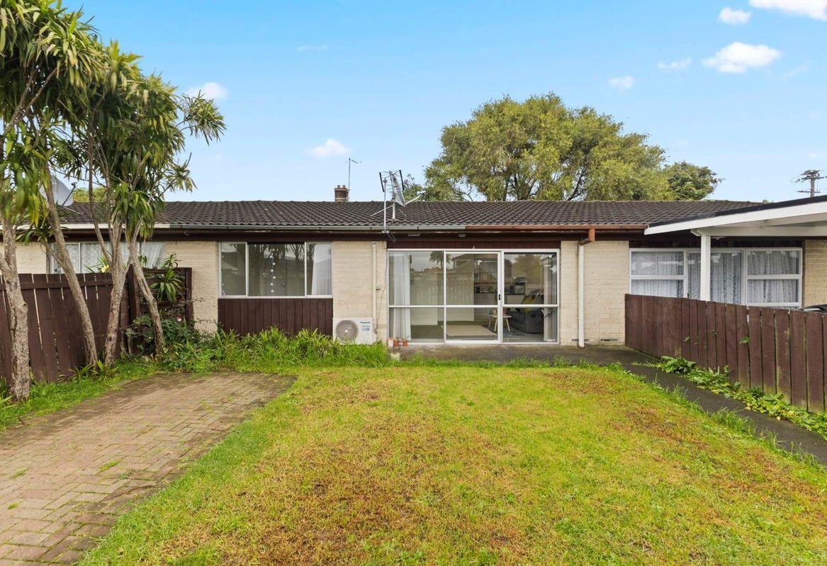 2/1 Plunket Avenue, Manukau Central, Auckland - Carousel 1