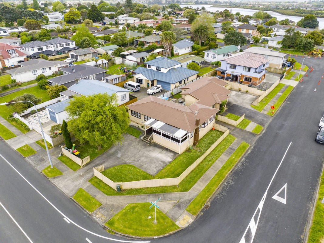 2 Greers Road, Weymouth, Auckland - Carousel 1