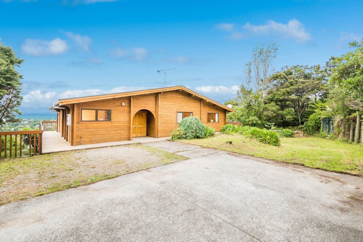 627 East Coast Road, Browns Bay, Auckland - Carousel 2