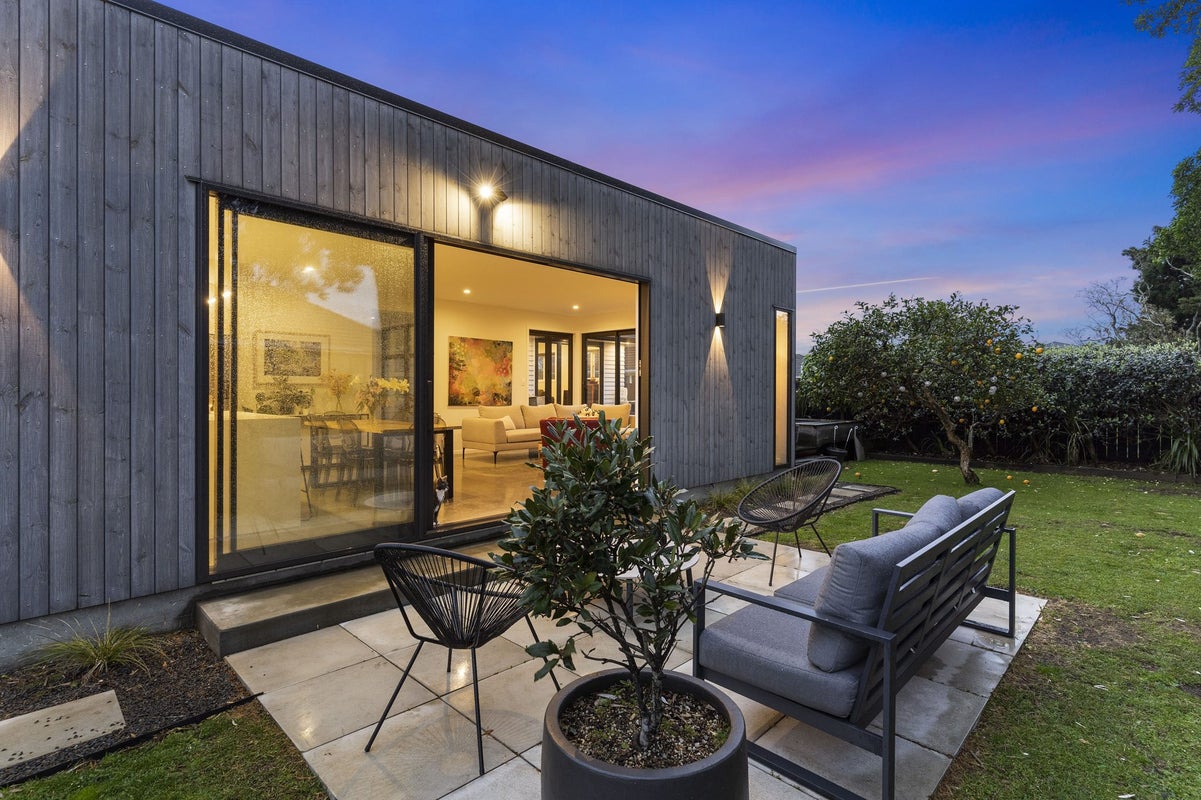 41 Hereford Street, Te Atatu Peninsula, Auckland - Carousel 2