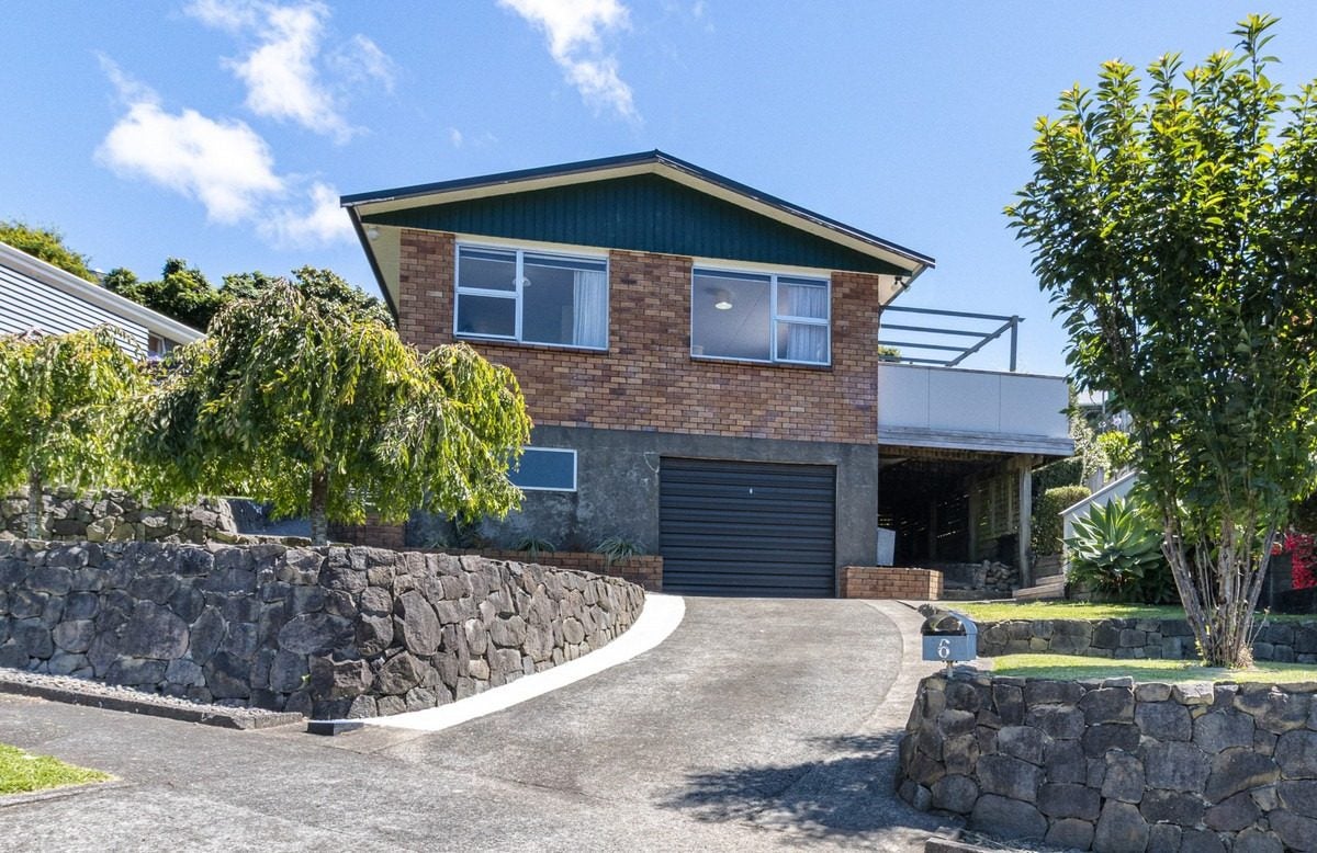 6 Carlton Terrace, Westown, New Plymouth - Carousel 2