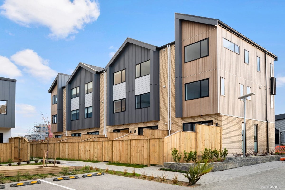 13/36 Westgate Drive, Westgate, Auckland - Carousel 1