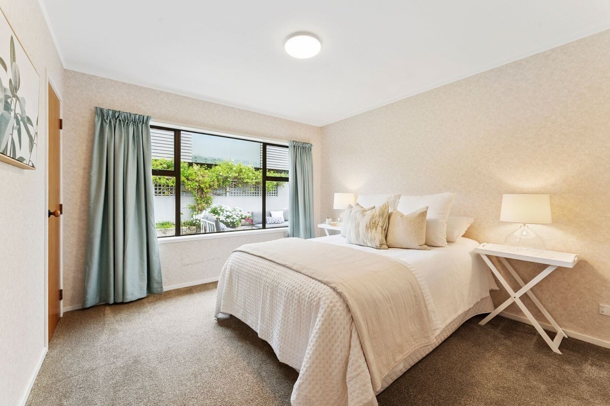 1/2 Kowhai Road, Campbells Bay, Auckland - Carousel 2