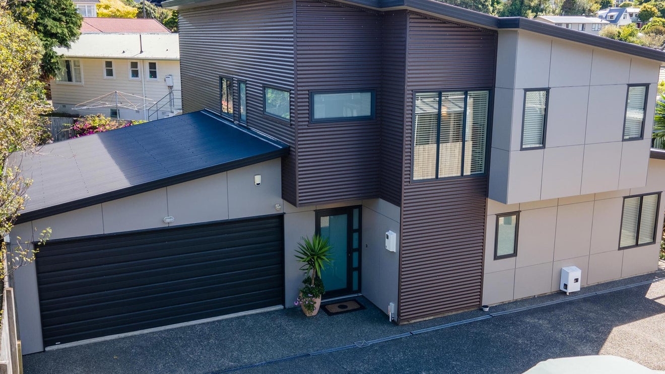 3B Hawtrey Terrace, Johnsonville, Wellington - Carousel 1