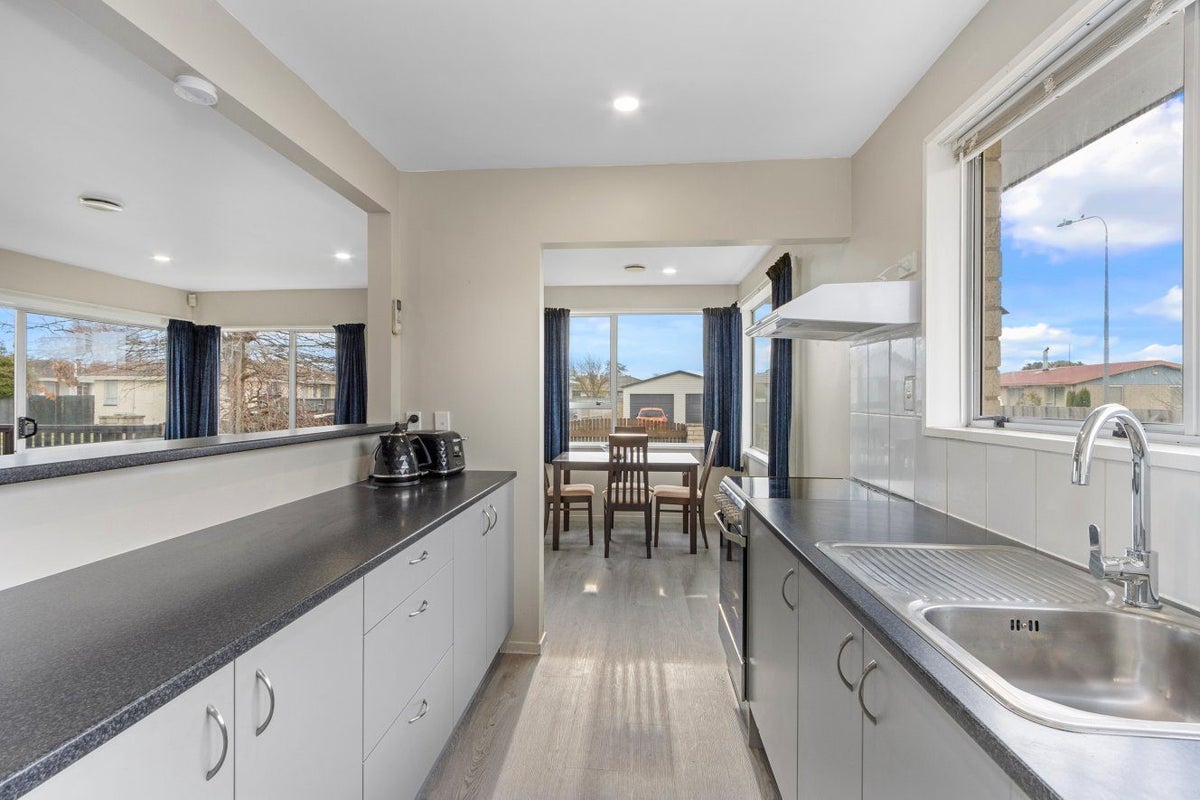 7 Stacey Place, Woolston, Christchurch - Carousel 2